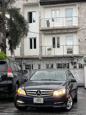 Mercedes-Benz C300 2011 Blue