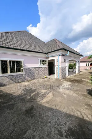 5bdrm Bungalow in Uyo for sale