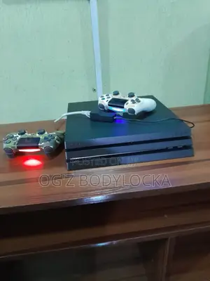 Hacked Playstation 4 Pro 2 Pads. 11 Games Installed