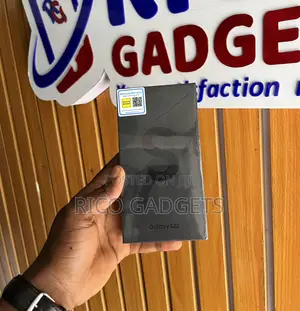 New Samsung Galaxy S22 5G 128 GB Black