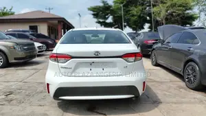 Toyota Corolla LE 2020 White