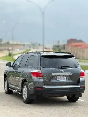 Toyota Highlander SE 2012 Gray