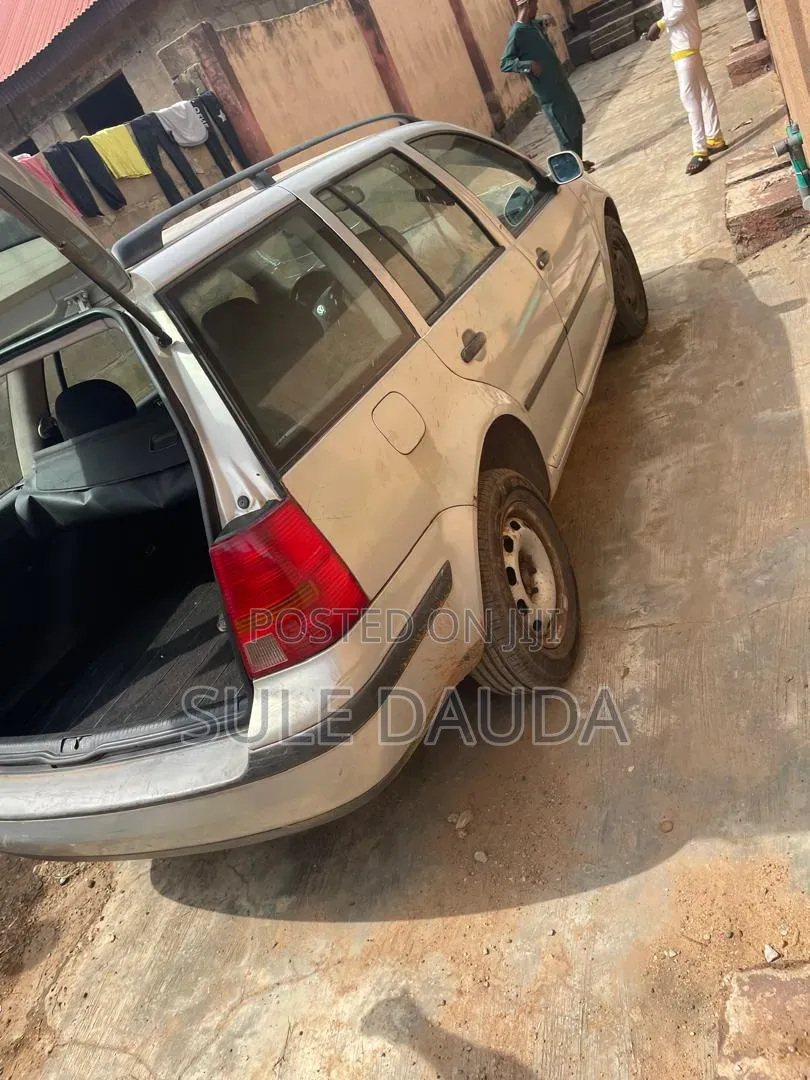Volkswagen Golf 1999 Silver