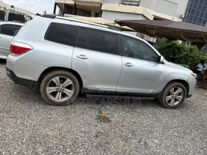 Toyota Highlander Limited 3.5l 4WD 2013 Silver