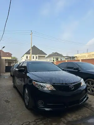 Toyota Camry SE 4dr Sedan (2.5L 4cyl 6A) 2013 Black