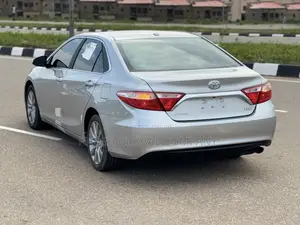 Toyota Camry XLE 4dr Sedan (2.5L 4cyl 6A) 2015 Silver