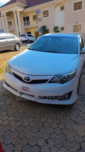 Toyota Camry LE 4dr Sedan (2.5L 4cyl 6A) 2013 White