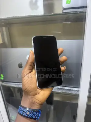 Apple iPhone XR 64 GB White