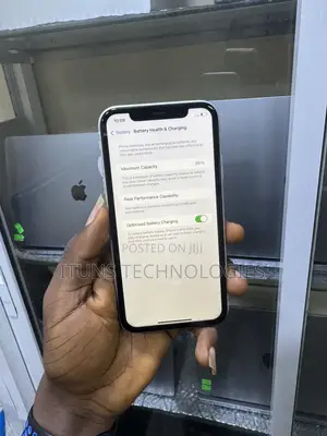 Apple iPhone XR 64 GB White