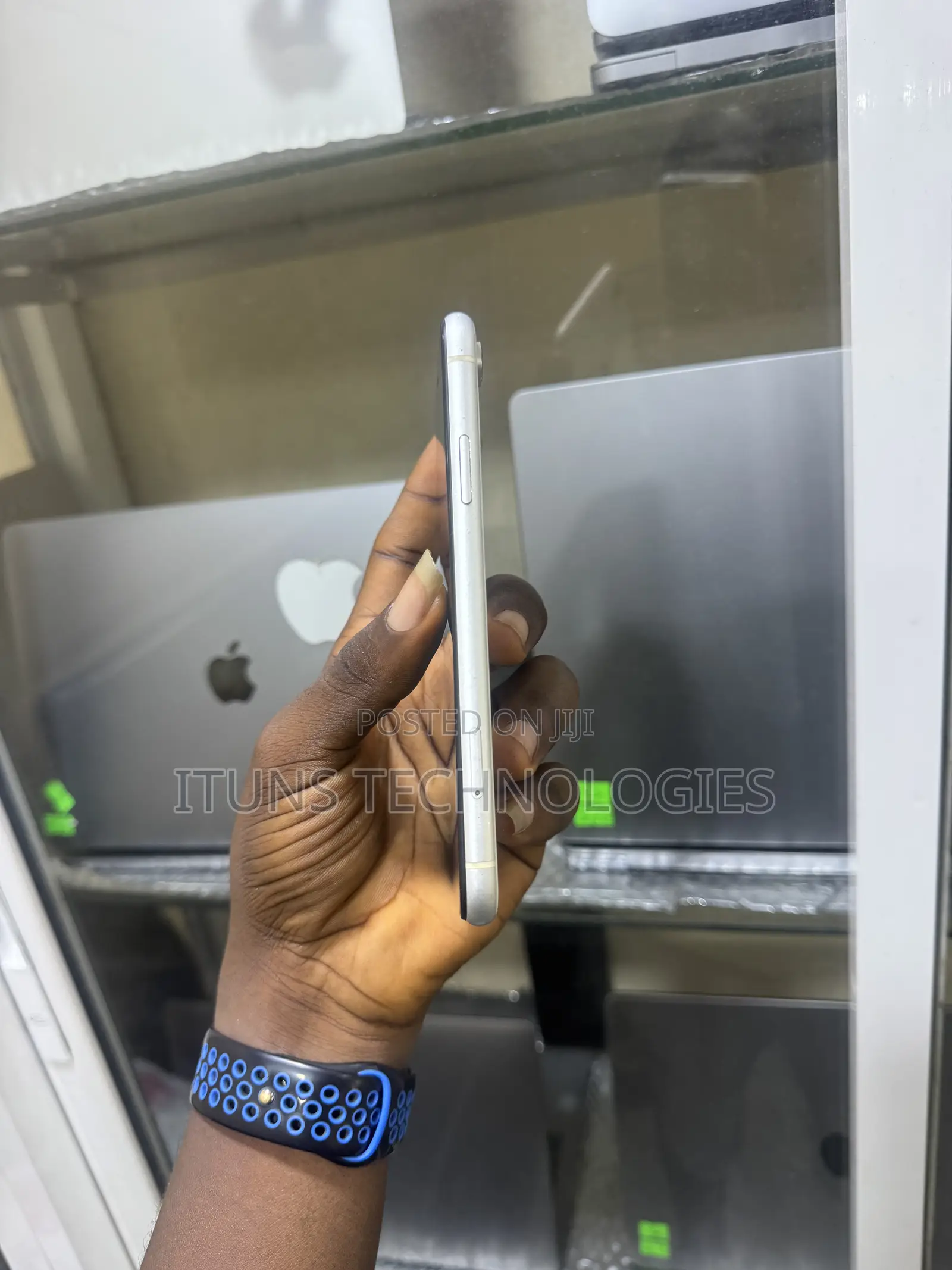 Apple iPhone XR 64 GB White