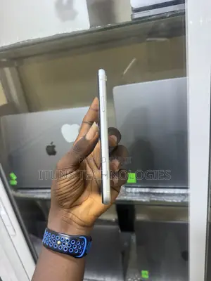 Apple iPhone XR 64 GB White