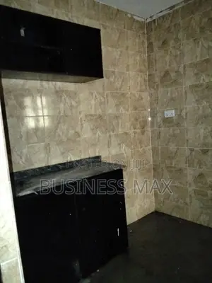 3bdrm Block of Flats in Bu Ochacho, Life Camp for rent
