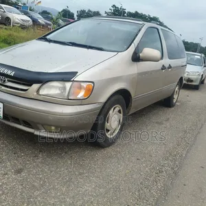 Toyota Sienna XLE 2001 Silver