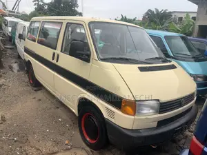 Volkswagen Transporter 2005 Yellow