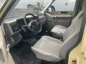 Volkswagen Transporter 2005 Yellow