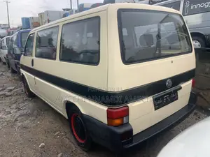 Volkswagen Transporter 2005 Yellow