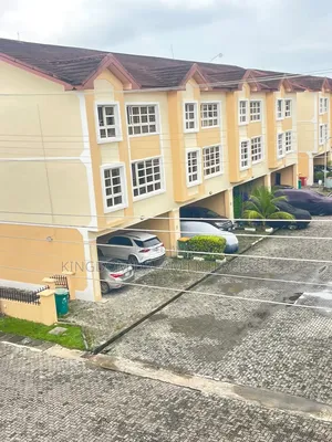 Mini Flat in Bourdilon Court for rent