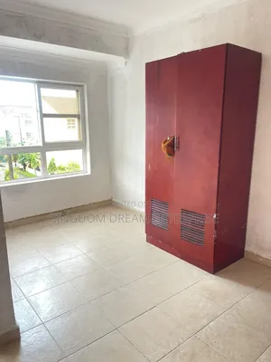 Mini Flat in Bourdilon Court for rent