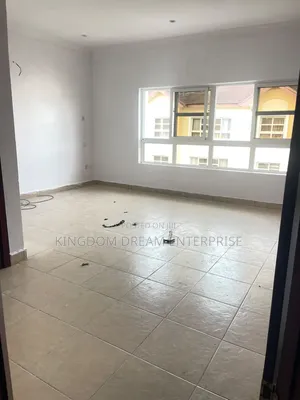 Mini Flat in Bourdilon Court for rent