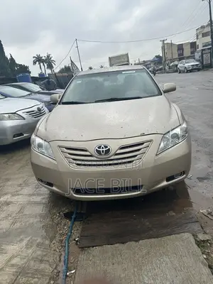 Toyota Camry LE 4dr Sedan (2.4L 4cyl 5A) 2009 Gold