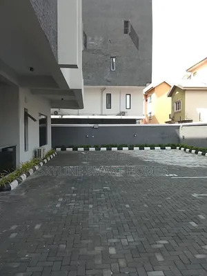 3bdrm Block of Flats in Lekki Phase 1 for rent