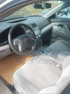 Toyota Camry LE 4dr Sedan (2.5L 4cyl 6A) 2011 Silver