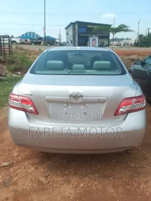 Toyota Camry LE 4dr Sedan (2.5L 4cyl 6A) 2011 Silver