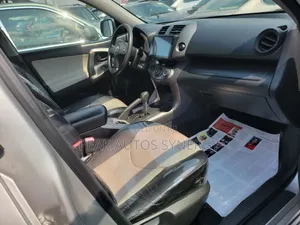 Toyota RAV4 2011 Silver