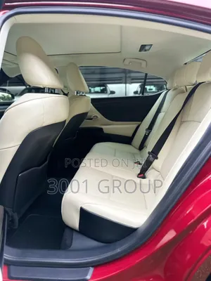 Lexus ES 2022 Red