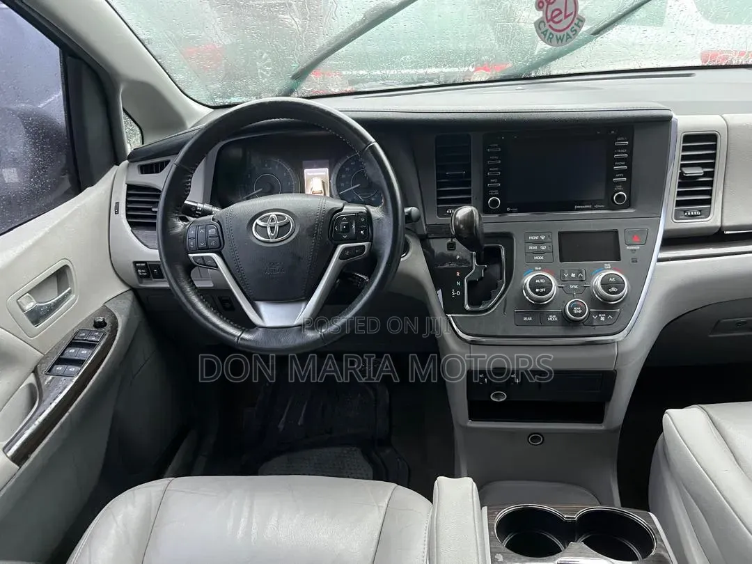 Toyota Sienna 2018 Black