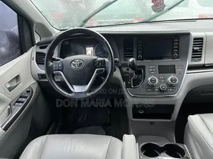 Toyota Sienna 2018 Black