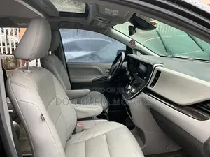 Toyota Sienna 2018 Black