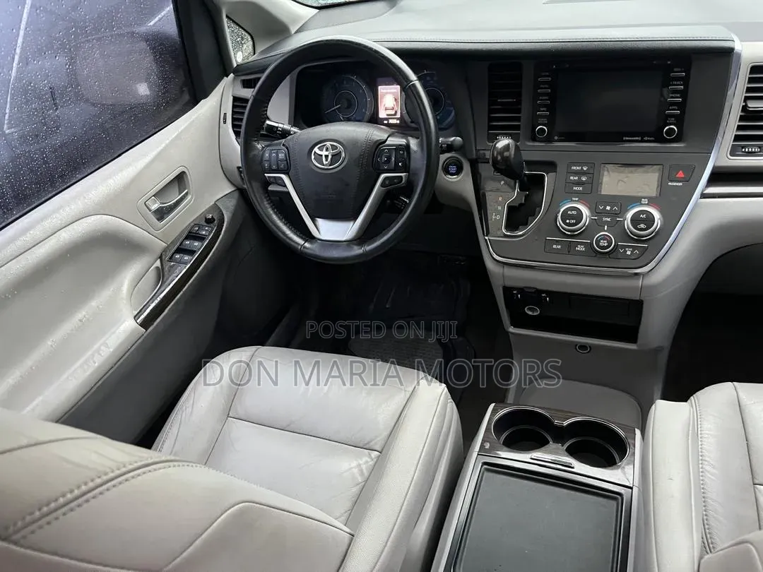 Toyota Sienna 2018 Black