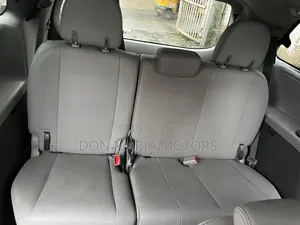 Toyota Sienna XLE (3.5L 6cyl 8A) 2018 Black