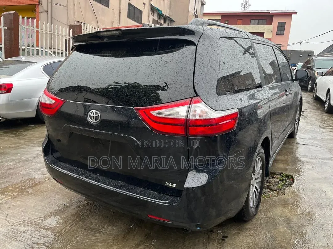 Toyota Sienna 2018 Black