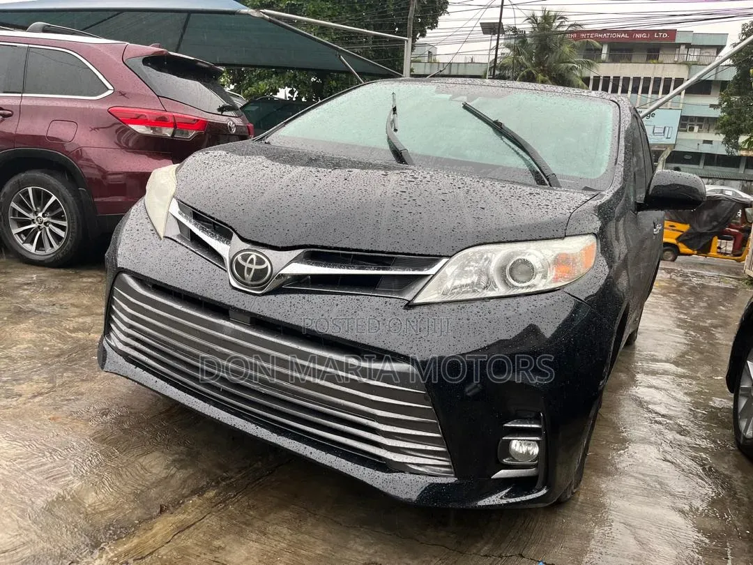 Toyota Sienna 2018 Black
