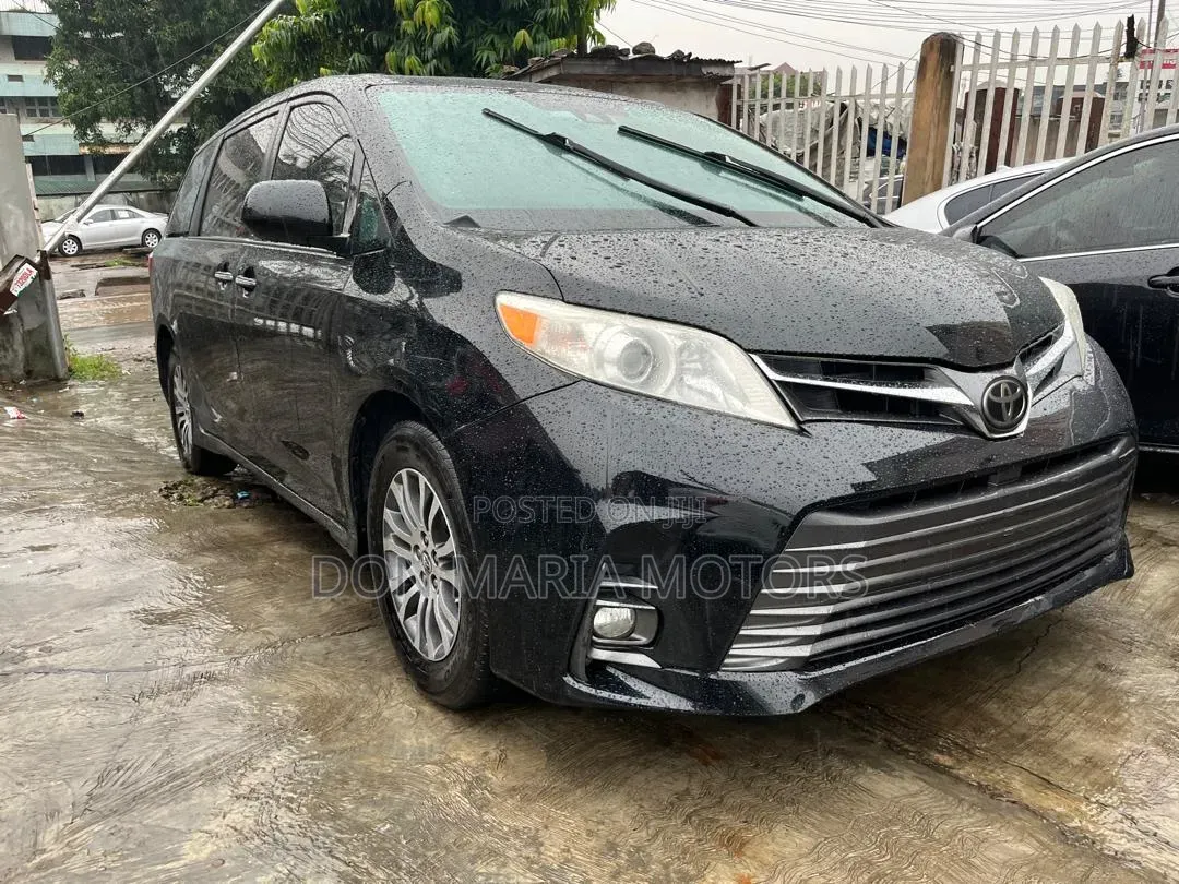 Toyota Sienna 2018 Black