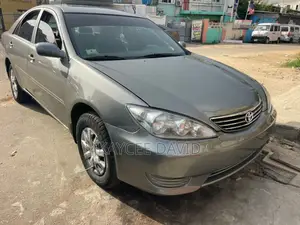 Toyota Camry LE 4dr Sedan (2.4L 4cyl 5A) 2005 Gray