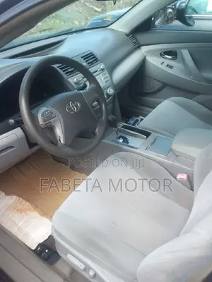 Toyota Camry LE 4dr Sedan (2.5L 4cyl 6AM) 2010 Gray