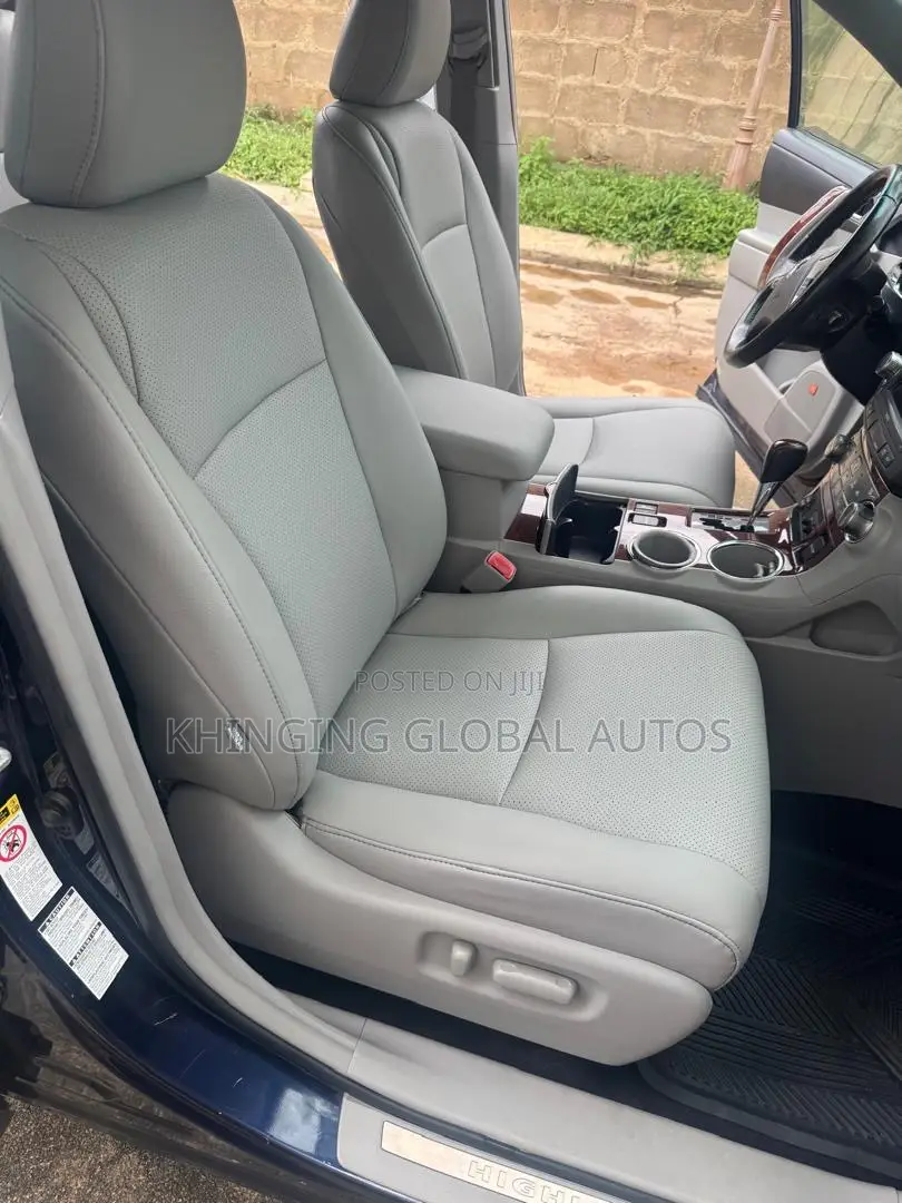 Toyota Highlander Limited 3.5l 4WD 2013 Blue