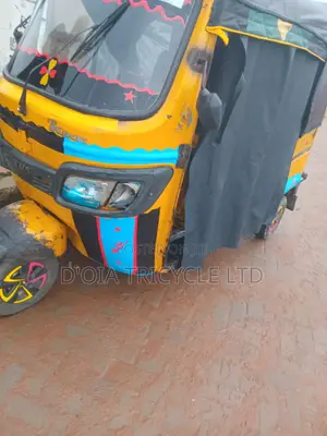 TVS Apache 160 4V 2023 Yellow