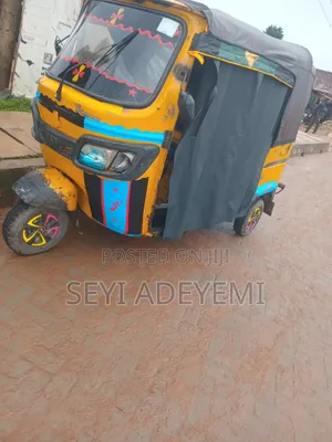 TVS King Deluxe Plus iTouch Start 2023 Yellow