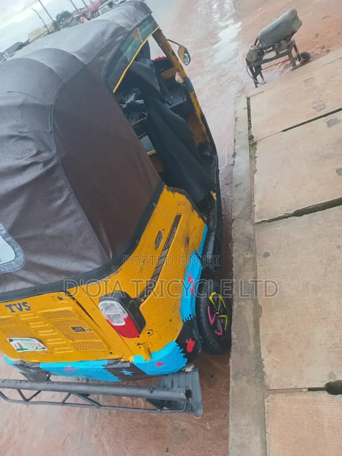 TVS Apache 160 4V 2023 Yellow