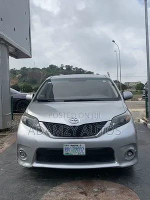 Toyota Sienna 2012 Silver