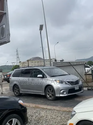 Toyota Sienna 2012 Silver