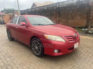 Toyota Camry LE 4dr Sedan (2.5L 4cyl 6AM) 2010 Red
