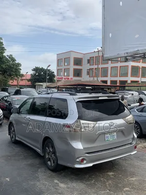 Toyota Sienna 2012 Silver