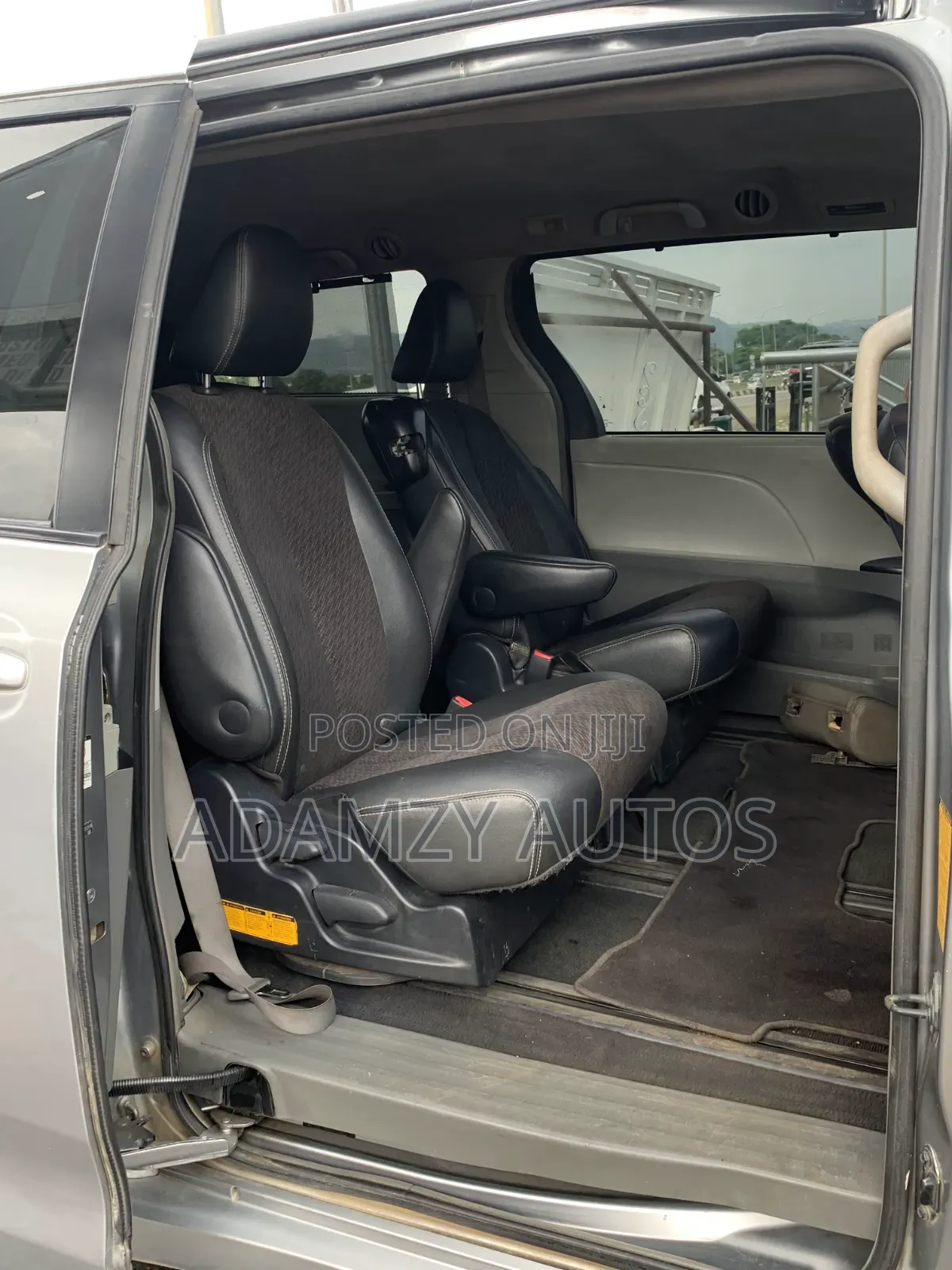 Toyota Sienna 2012 Silver