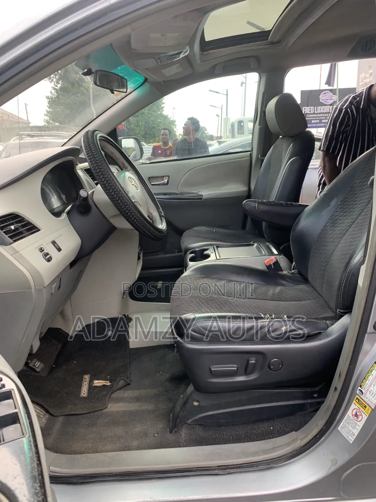 Toyota Sienna 2012 Silver