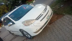 Toyota Sienna 2005 White
